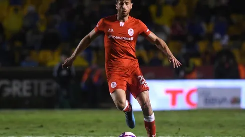 Gastón Sauro mostró cómo le quedó el tobillo derecho.