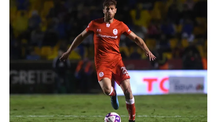 Gastón Sauro mostró cómo le quedó el tobillo derecho.