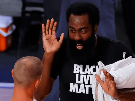 Harden descargó su furia contra un dispensador de alcohol en gel