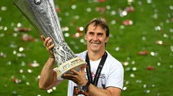 Lopetegui con el trofeo de la UEFA Europa League.