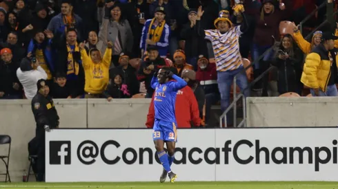 Acusan a Julián Quiñones de irse de fiesta (Getty Images)