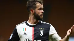 Miralem Pjanić rompe el silencio luego de dar positivo por coronavirus