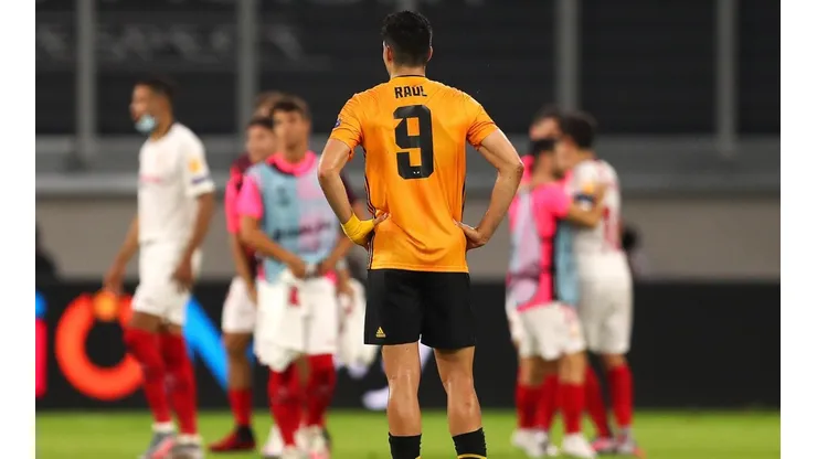 Raúl Jiménez no se moverá de Wolverhampton según una leyenda del club