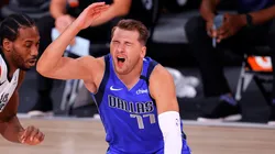 Luka Doncic se lesionó en Mavericks vs. Clippers (Getty Images)