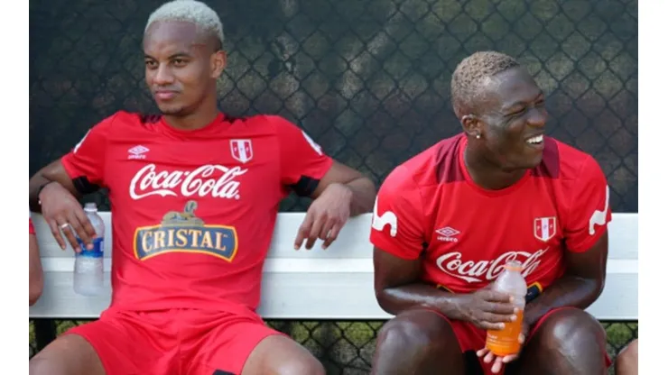 André Carrillo y Luis Advíncula son dos fijos para Ricardo Gareca.