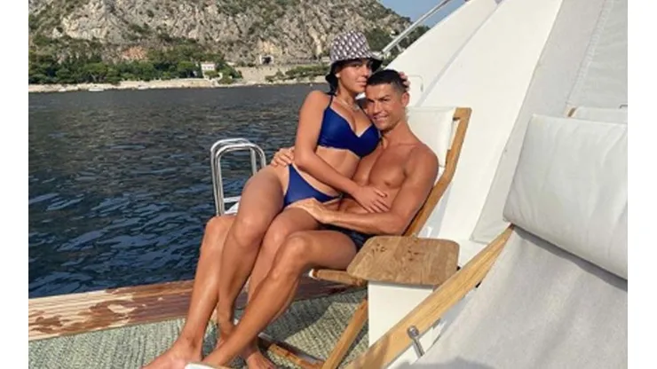 Acaramelados y enamorados: Georgina Rodríguez publicó una foto besando a Cristiano