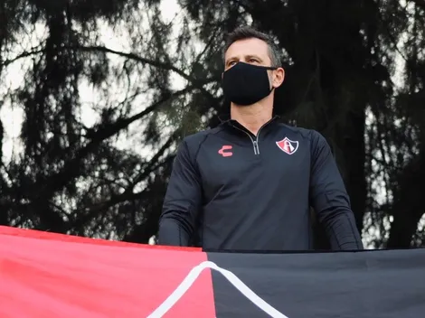 Con Cocca desde lejos, dos jugadores de Atlas volvieron a entrenarse
