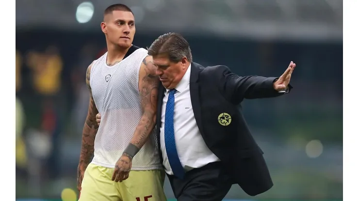 Nicolás Castillo y Miguel Herrera juntos en el Azteca (Getty Images)