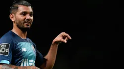 Porto fijó la salida de Tecatito Corona en 30 millones de euros