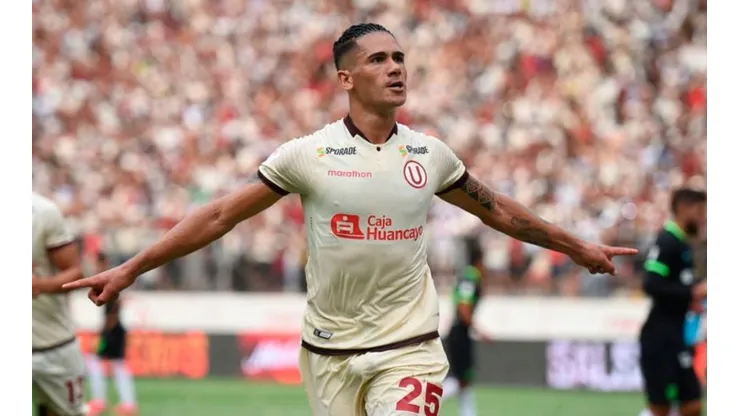 Jonathan Dos Santos es el delantero titular de la U.