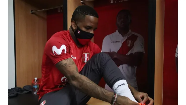Jefferson Farfán llegó proviente de Rusia.