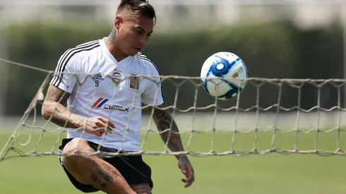 Eduardo Vargas dejaría Tigres en pleno Guard1anes (Getty Images)