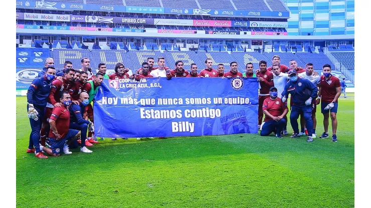 Cruz Azul y su manta en apoyo a Billy Álvarez en Puebla (Getty Images)