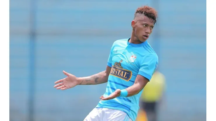 Ray Sandoval firmó por Cusco FC la misma semana que lo botaron de Cristal.