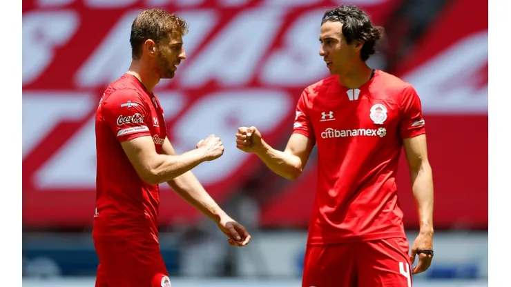 Gastón Sauro y Adrián Mora se ratifican como titulares (Getty Images)