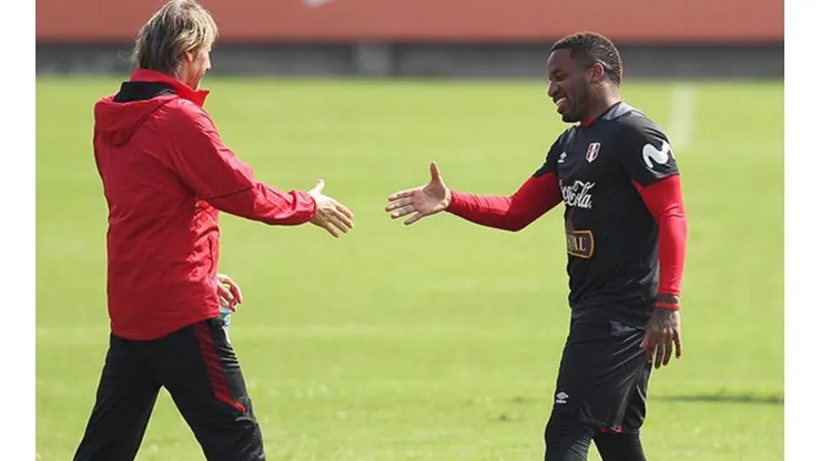 Farfán metió uno de los goles más importantes de la historia del Perú.