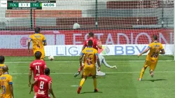 Enrique Triverio marca el empate por 1-1 ante Tigres.