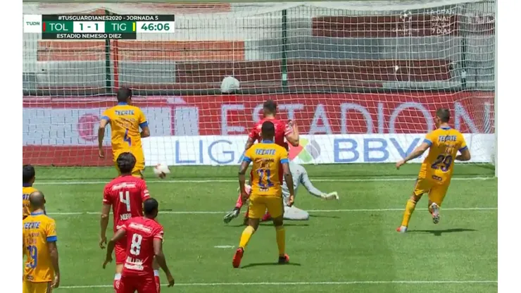 Enrique Triverio marca el empate por 1-1 ante Tigres.
