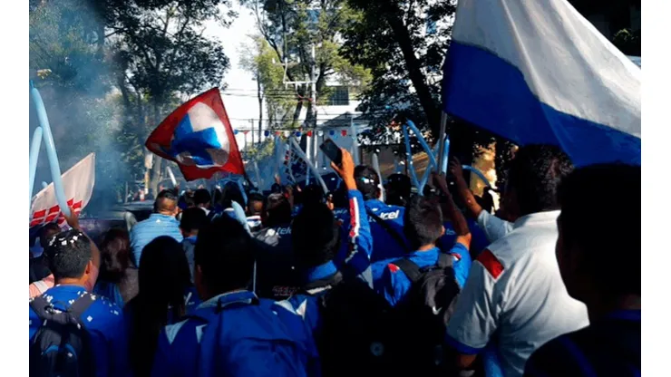 La afición de Cruz Azul prepara caravana para apoyar al equipo este sábado. (Bolavip México)