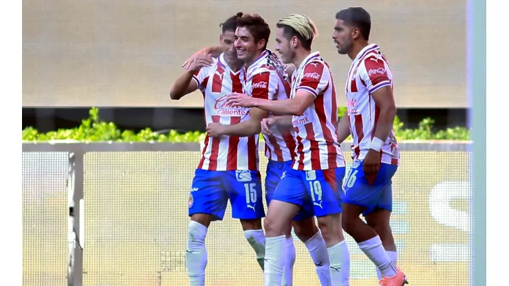 Chicote salvó a Chivas y le dio el 2-1 sobre San Luis