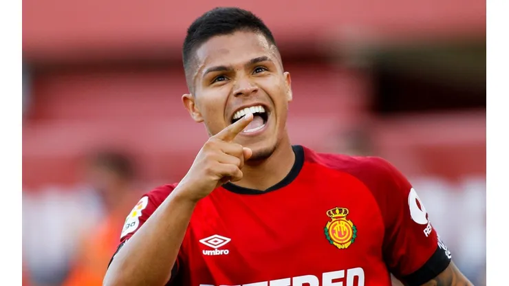 Es oficial: Cucho Hernández fue presentado en su nuevo club