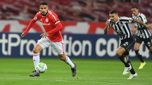 Guerrero recibió un gran centro y cabeceó para abajo.