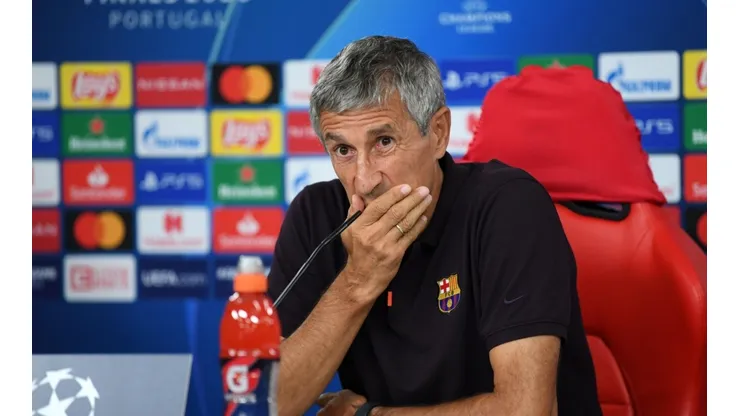 A Setién le preguntaron si Lewandowski está al nivel de Messi y ni dudó