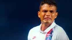 Sufrimiento total: vea la cara de Thiago Silva cada que tuvo que marcar a Zapata