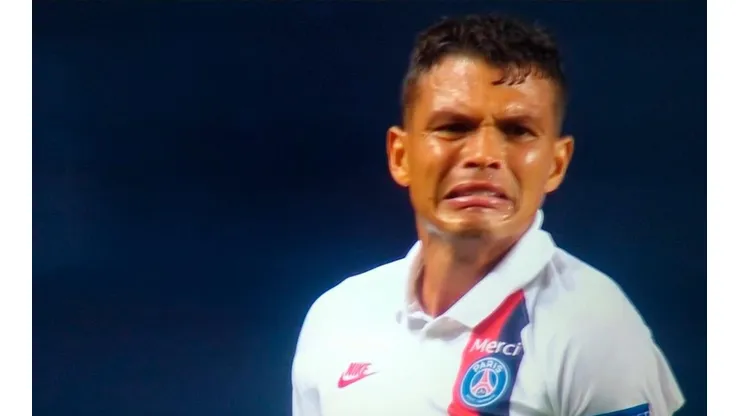 Sufrimiento total: vea la cara de Thiago Silva cada que tuvo que marcar a Zapata