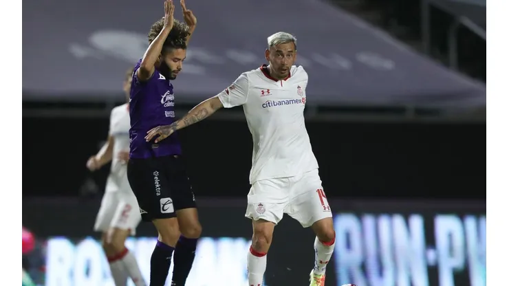 Sambu cuida el balón en Mazatlán (Getty Images)