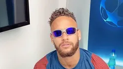 Neymar se puso lentes, agarró el trofeo de MVP y metió un fotón en Instagram