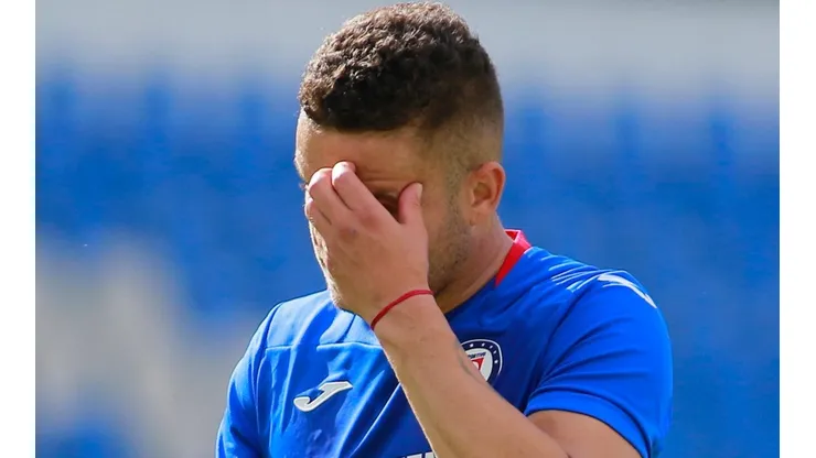 Aficionados de Cruz Azul se la agarran con Cabecita