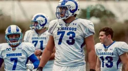 Isaac Alarcón sonríe por una medida de la NFL