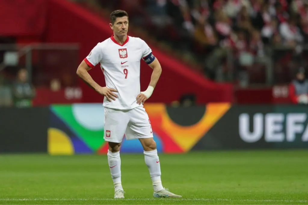 Robert Lewandowski y su visible desazón por la derrota ante Portugal.