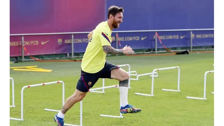 Media zurda vendada: la imagen de Messi que tranquiliza poco a Barcelona