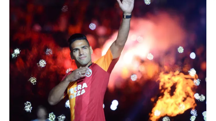 Presidente de Galatasaray confirma que Falcao se bajó el sueldo y se queda