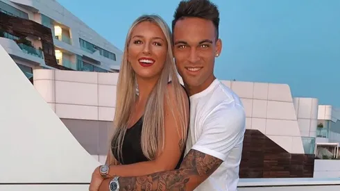 Lautaro Martínez junto a su bella pareja.