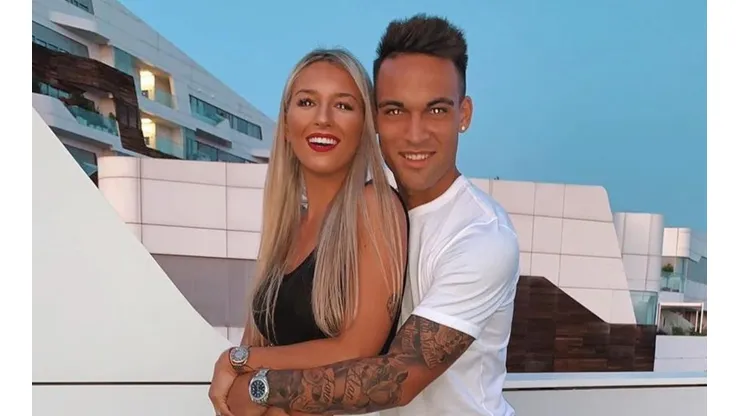 Lautaro Martínez junto a su bella pareja.