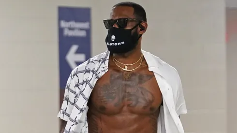 LeBron James en la previa al juego de los Lakers (Getty Images)