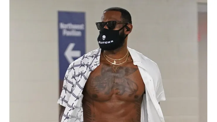 LeBron James en la previa al juego de los Lakers (Getty Images)