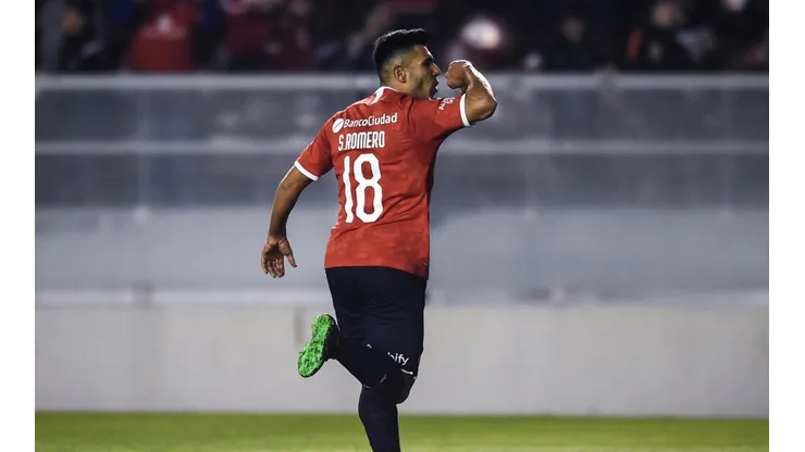 Silvio Romero festejando un gol en Independiente.