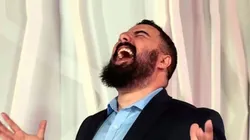 Álvaro Morales le pegó a Chivas.