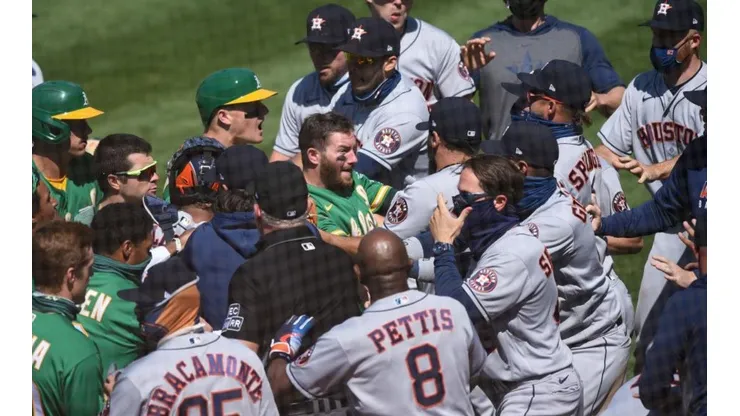 La pelea entre jugadores de Astros y Athletics (Getty Images)