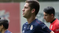 Santiago Ormeño mide 1.87 y juega de centro delantero.