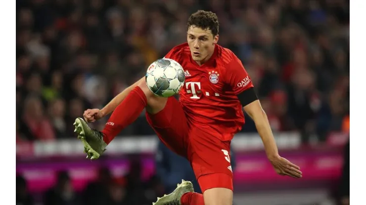 Benjamin Pavard durante un partido de Bayern Munich.