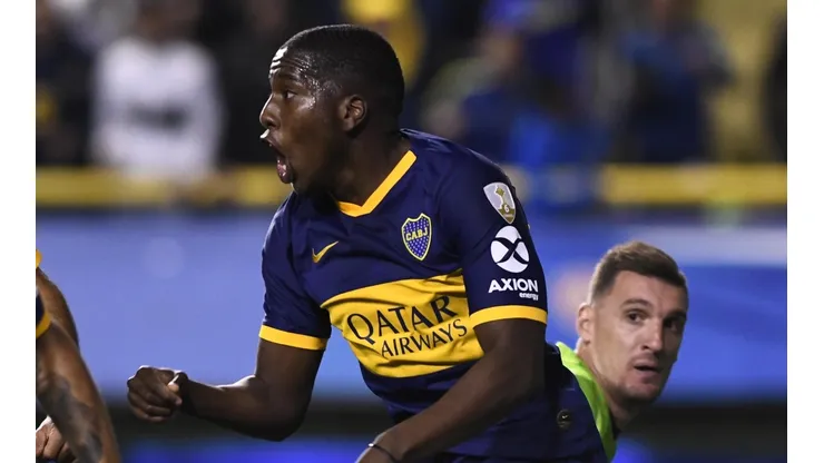 Jan Hurtado festejando un gol en Boca.
