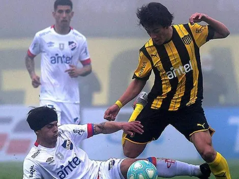 En medio de la niebla, Peñarol se lo empató a Nacional con un jugador menos