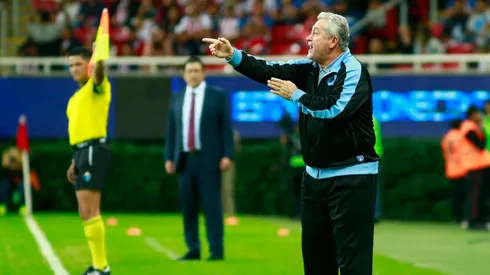 Víctor Manuel Vucetich ante Chivas (Getty)