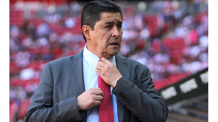 Chivas despidió a Luis Fernando Tena.