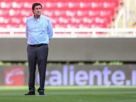 Los aficionados de Chivas no tardaron en reaccionar a la salida de Tena